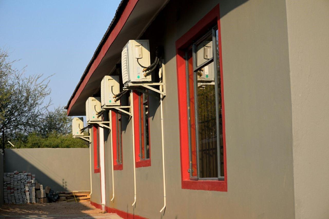 Mathlyn Guesthouse Габороне Екстериор снимка