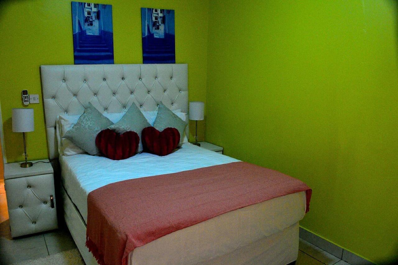 Mathlyn Guesthouse Габороне Екстериор снимка