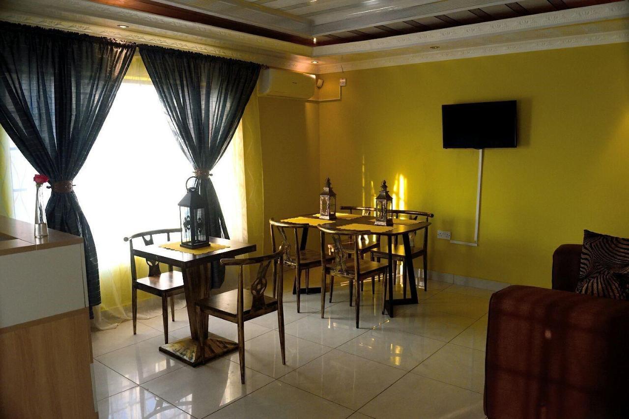 Mathlyn Guesthouse Габороне Екстериор снимка