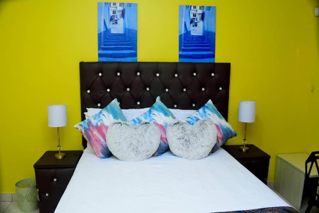 Mathlyn Guesthouse Габороне Екстериор снимка
