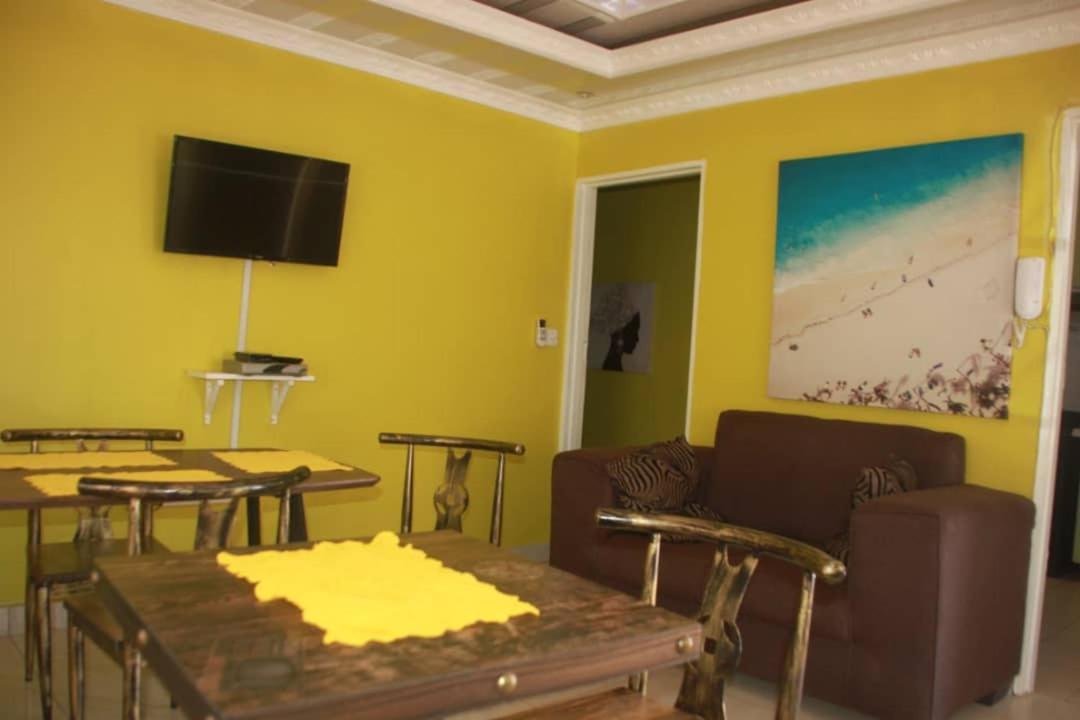 Mathlyn Guesthouse Габороне Екстериор снимка