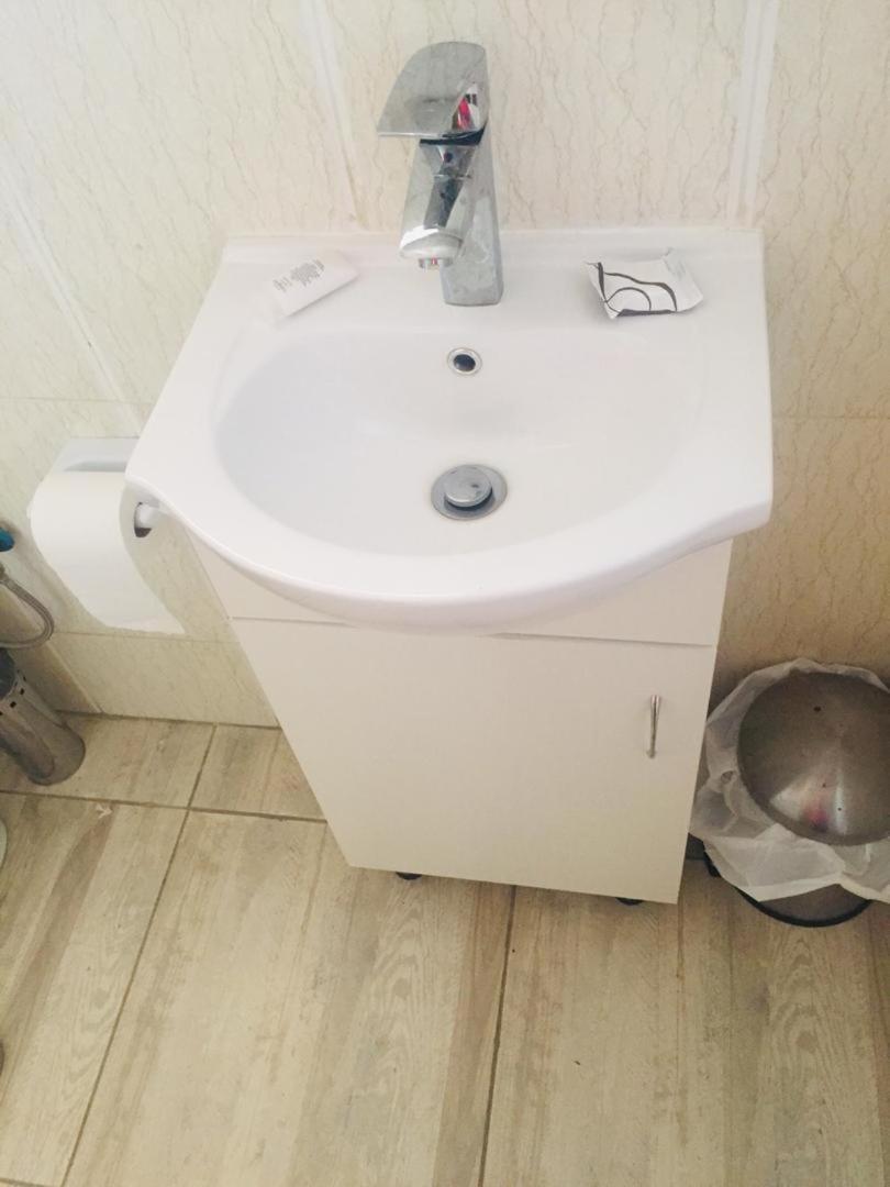 Mathlyn Guesthouse Габороне Екстериор снимка