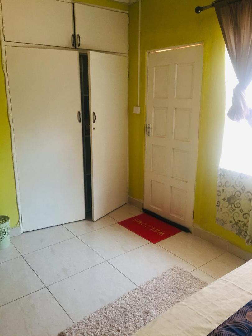 Mathlyn Guesthouse Габороне Екстериор снимка