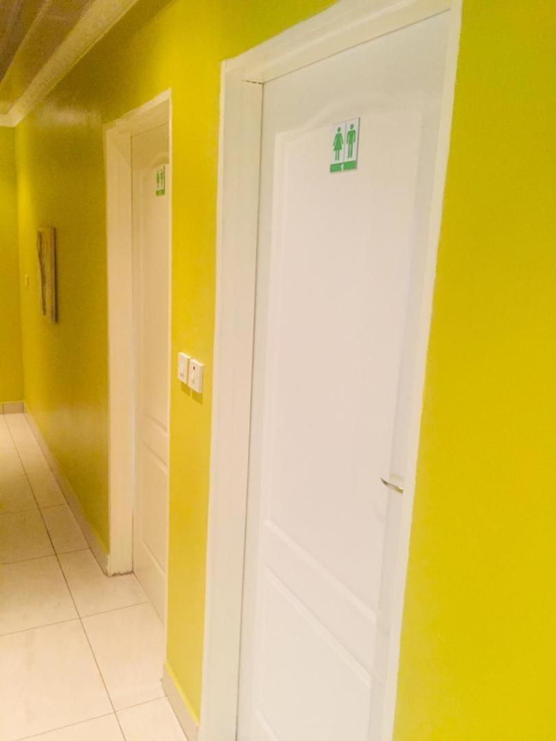 Mathlyn Guesthouse Габороне Екстериор снимка
