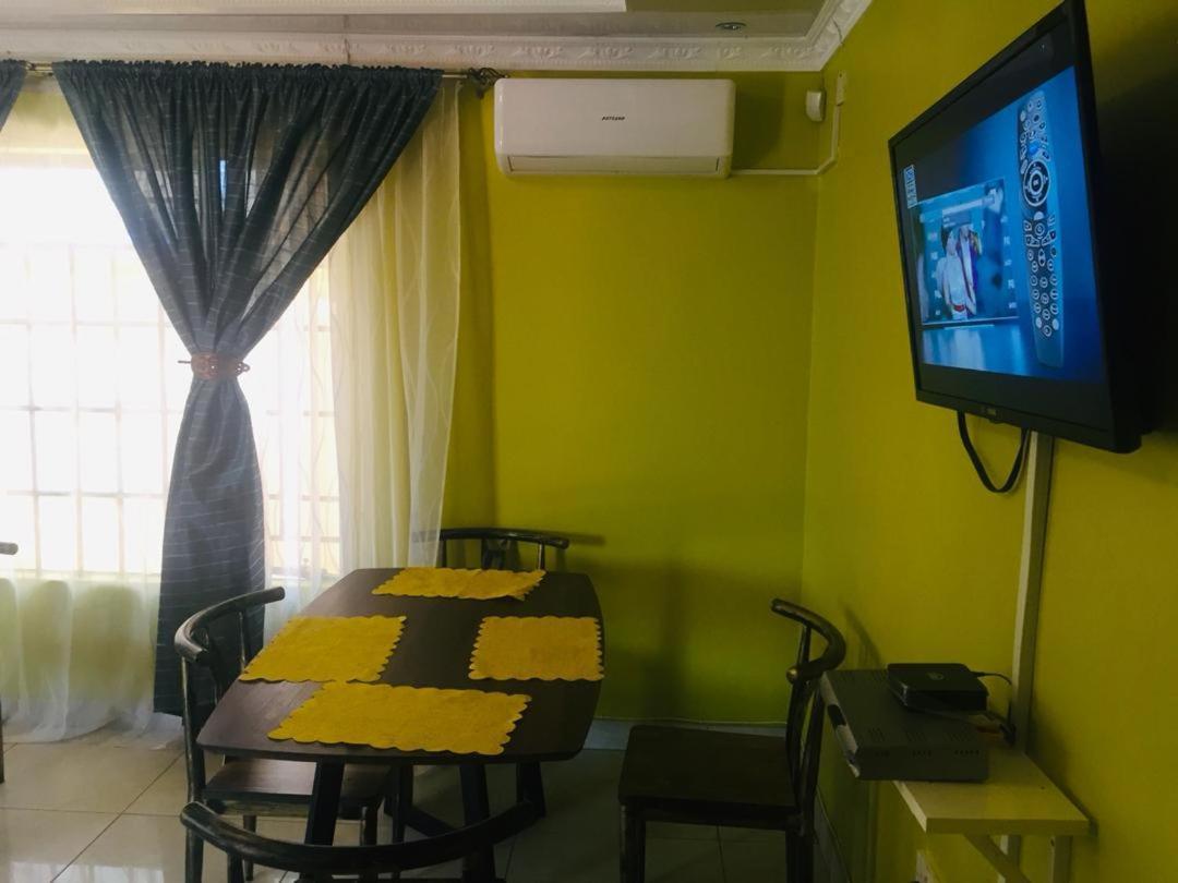 Mathlyn Guesthouse Габороне Екстериор снимка