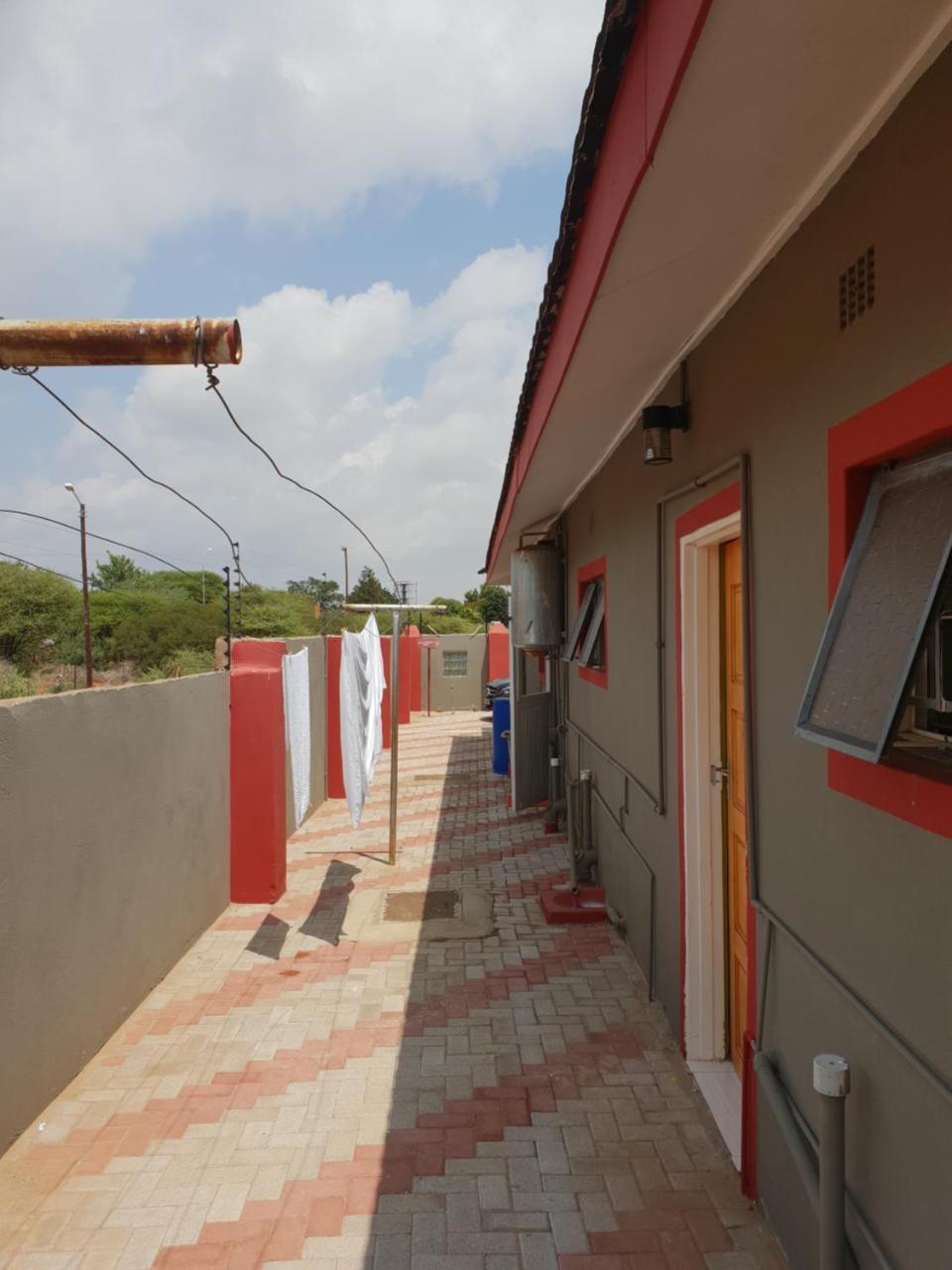 Mathlyn Guesthouse Габороне Екстериор снимка