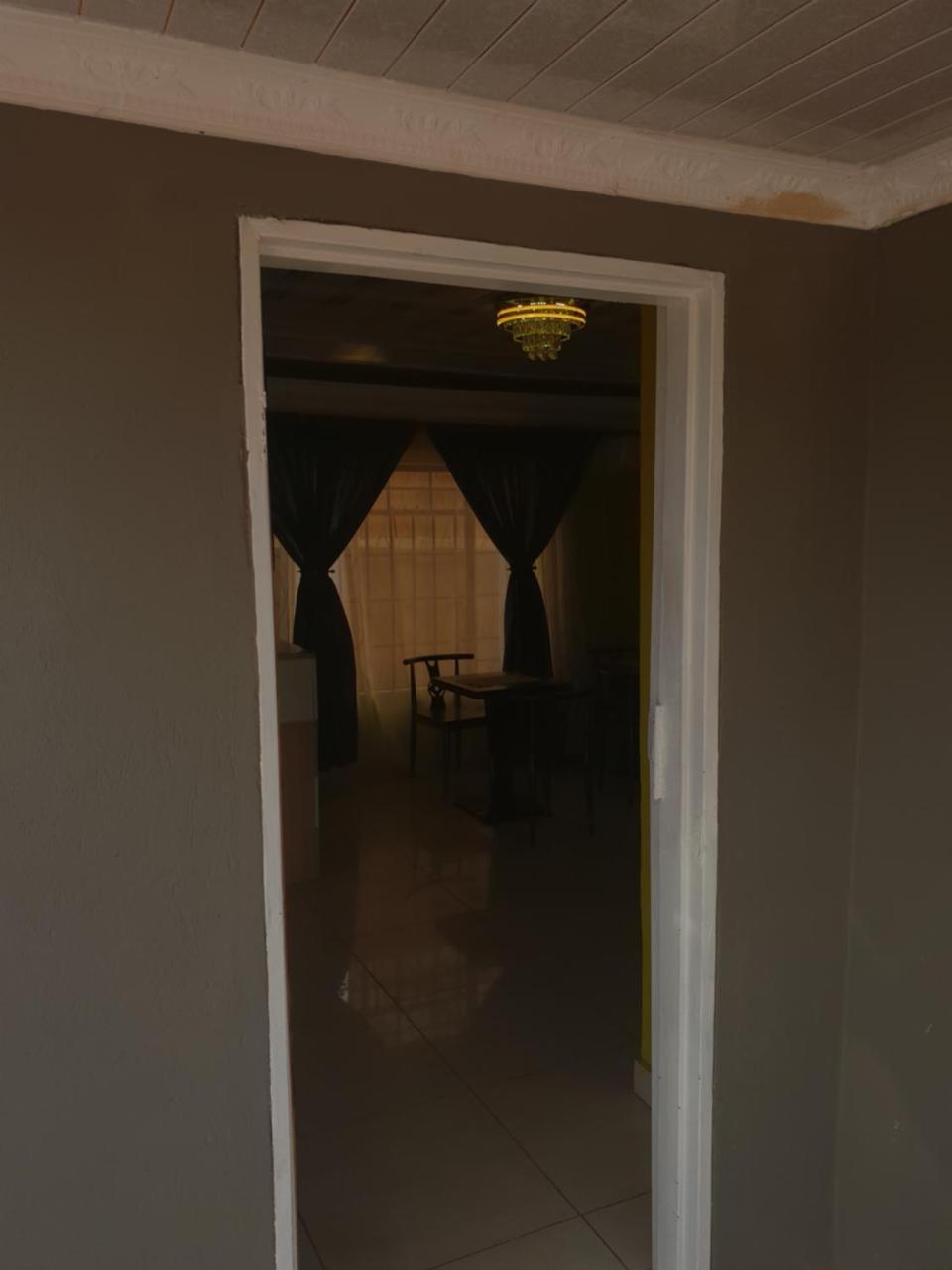 Mathlyn Guesthouse Габороне Екстериор снимка