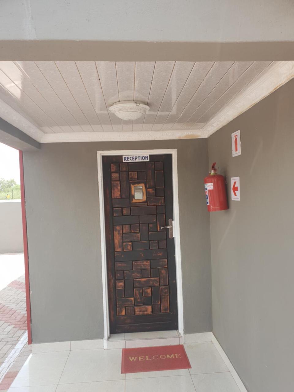 Mathlyn Guesthouse Габороне Екстериор снимка